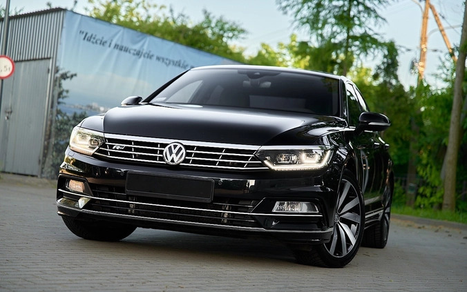 Volkswagen Passat cena 79800 przebieg: 171400, rok produkcji 2019 z Suchowola małe 742